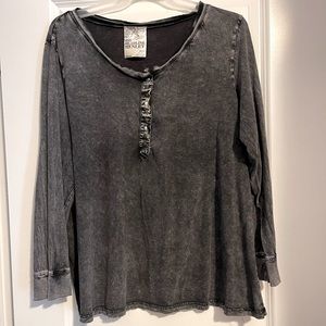 Rock ‘N Roll type Women’s long sleeve henley top grey/suede accents button line